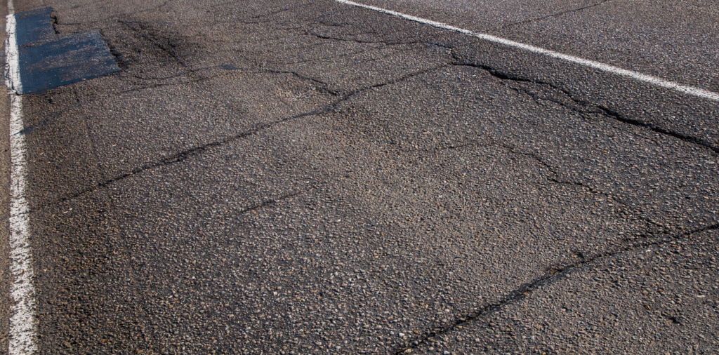 asphalt cracking types- coatings inc.
